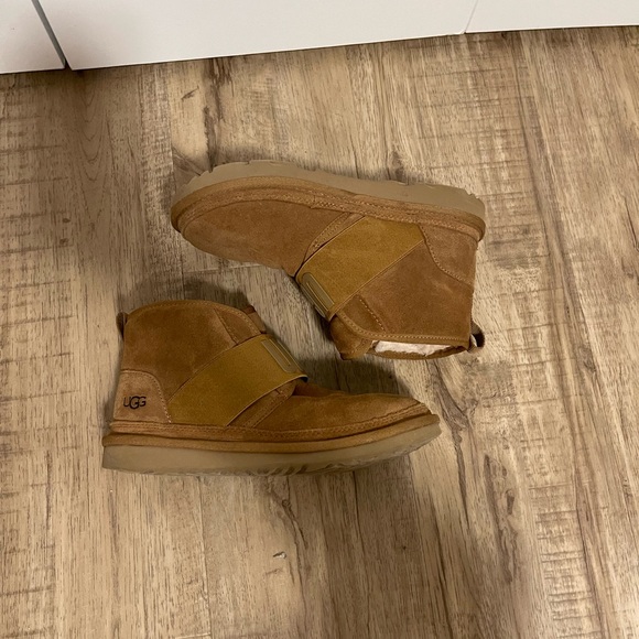 *SOLD* Mini UGGs - Picture 3 of 7